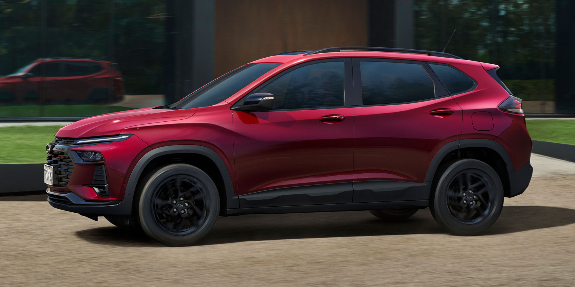 Chevrolet Tracker color rojo vista lateral